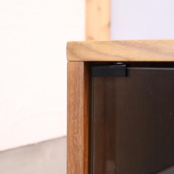 人気の無印良品(MUJI)のウォールナット材 テレビボードです。スッキリ