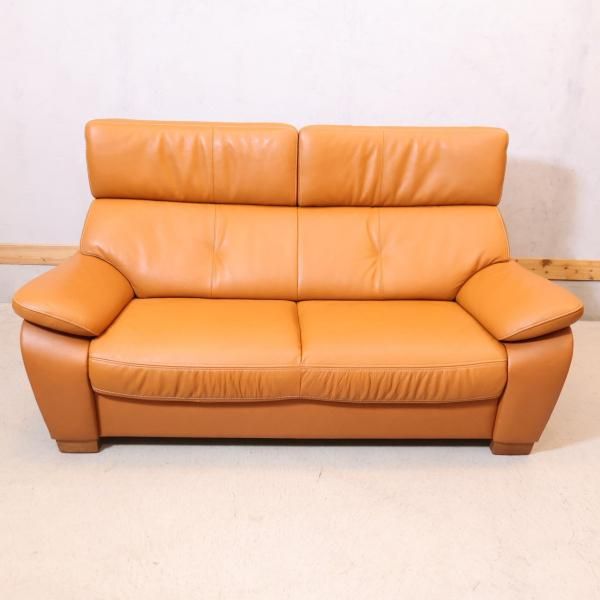 karimoku(カリモク家具)より本革を使用したZT73 2人掛けソファーです