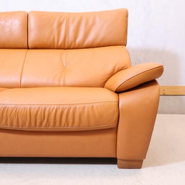 karimoku(カリモク家具)より本革を使用したZT73 2人掛けソファーです