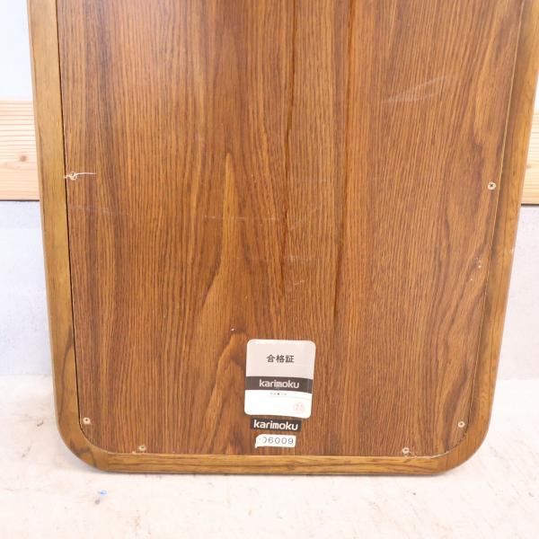 karimoku(カリモク家具)にて取り扱われていたウォールミラーです！薄型