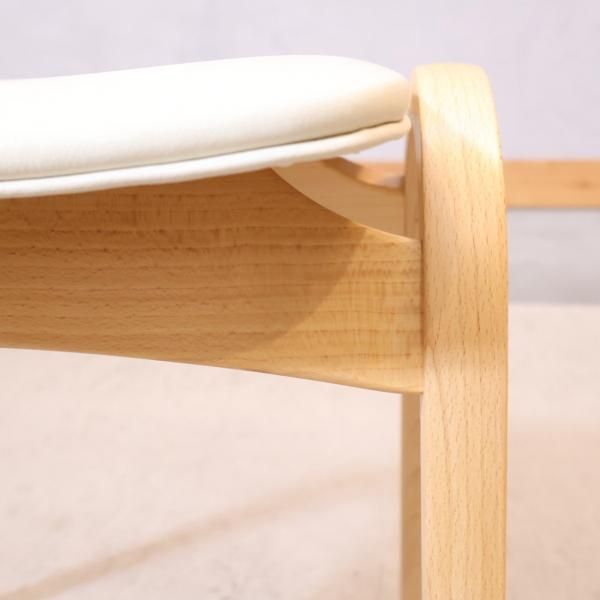 剣持勇デザインの秋田木工 No.202 スタッキングスツールです。曲木を