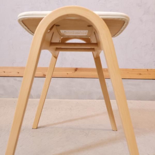 剣持勇デザインの秋田木工 No.202 スタッキングスツールです。曲木を