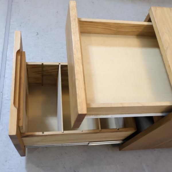 人気のMUJI(無印良品)のオーク材パーソナルデスク&ワゴン。シンプルで