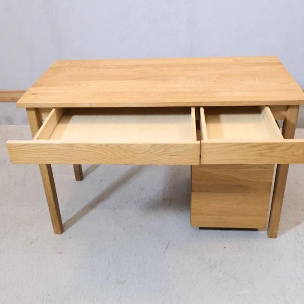 人気のMUJI(無印良品)のオーク材パーソナルデスク&ワゴン。シンプルで