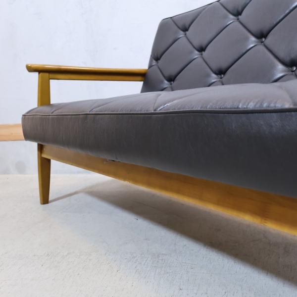 karimoku(カリモク家具)より 2シーターソファです！北欧スタイルの
