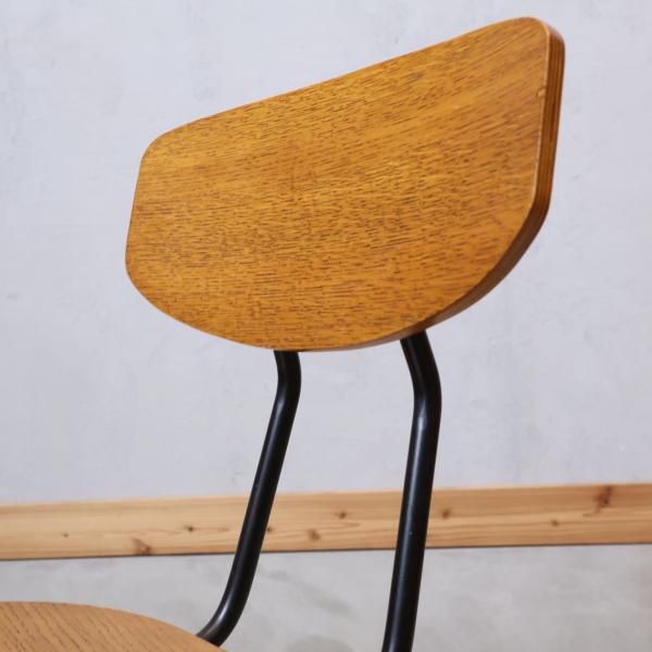 unico(ウニコ)のSKOLA(スクーラ)シリーズのデスクチェアです。学校を