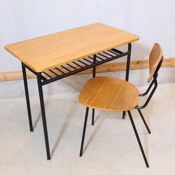 unico(ウニコ)のSKOLA(スクーラ)シリーズのデスクチェアです。学校を