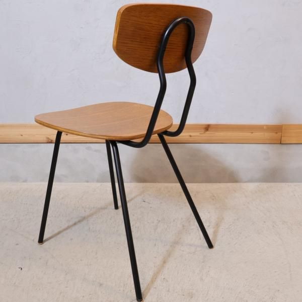 unico(ウニコ)のSKOLA(スクーラ)シリーズのデスクチェアです。学校を