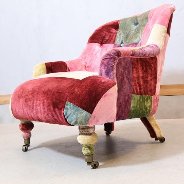 イギリスHALO(ハロ)のANNE CHAIR(アンチェア)。製品ごとに色や形が