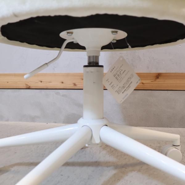 人気のFrancfranc(フランフラン)のシェル デスクチェアです。貝殻を