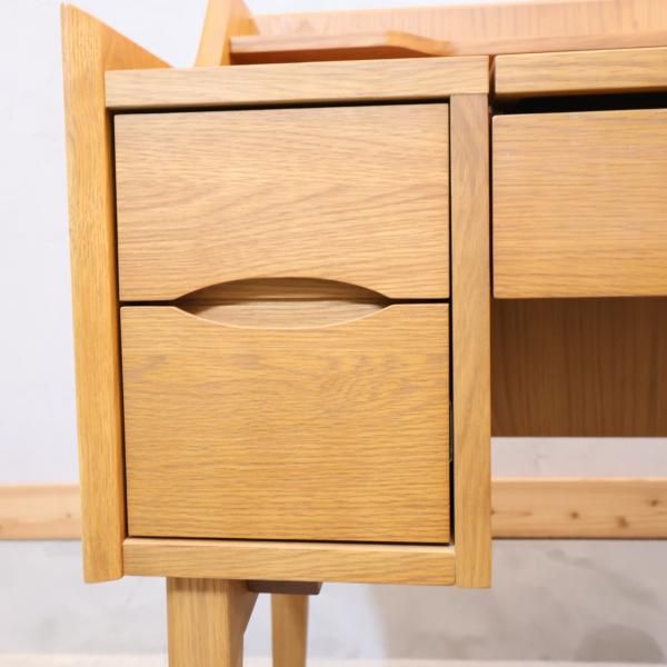 unico(ウニコ)のSIGNE(シグネ)シリーズのドレッサーです。オーク材の