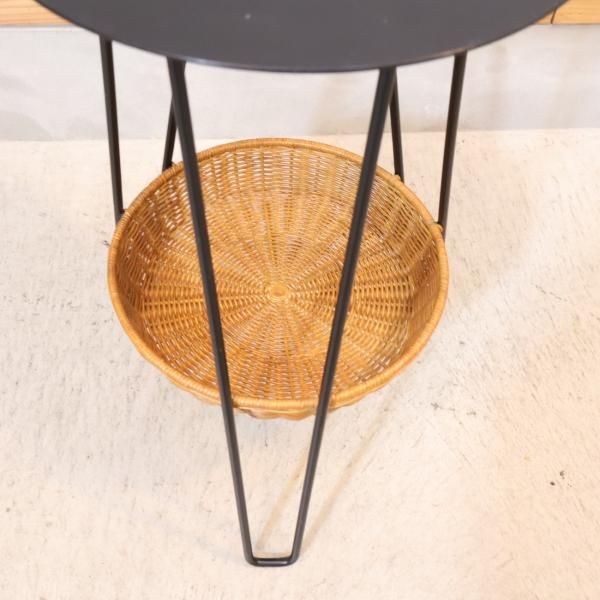 IDEE(イデー)のWALLABY SIDE TABLE(ワラビーサイドテーブル)です