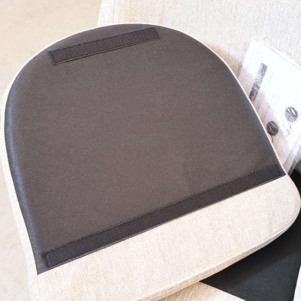 unico(ウニコ)のPIIVO(ピーヴォ) 回転式チェアです。丸みのある