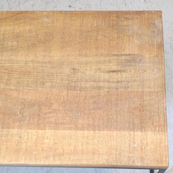 Kanademono(かなでもの)のマンゴー無垢材ローテーブルです