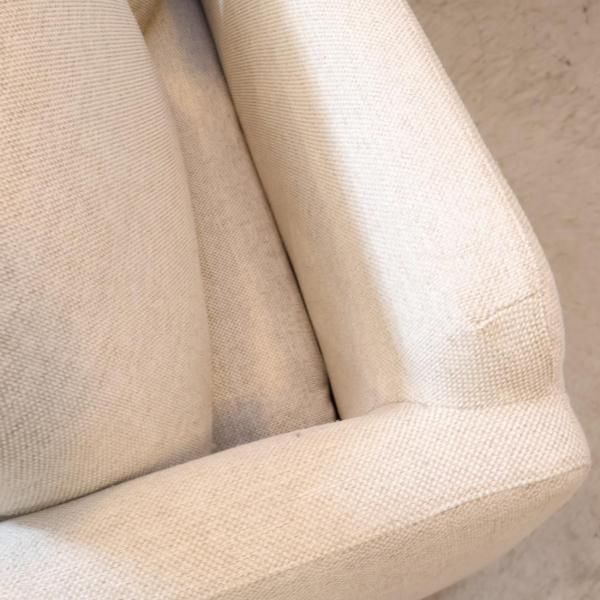 unico(ウニコ)のRAUFA(ラウファ) 3シーターソファです。ナチュラルな色