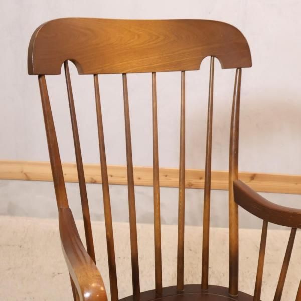 キツツキマークで親しまれている飛騨産業(HIDA)のロッキングチェアー