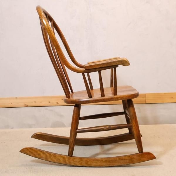 IDC大塚取り扱いShin Lee(シンリー)のレッドオーク材 ロッキングチェア