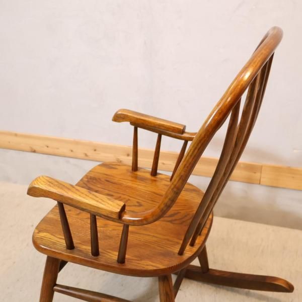 IDC大塚取り扱いShin Lee(シンリー)のレッドオーク材 ロッキングチェア