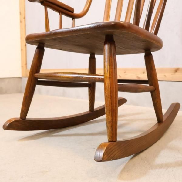 IDC大塚取り扱いShin Lee(シンリー)のレッドオーク材 ロッキングチェア