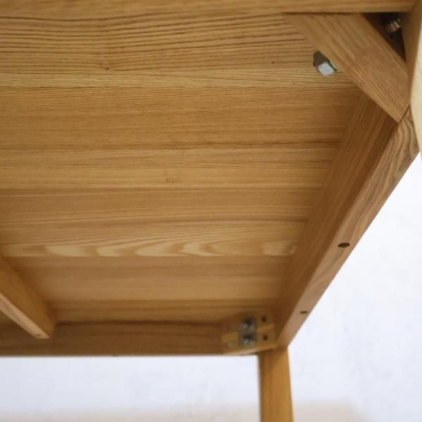 無印良品の稀少なタモ材を使用したダイニングテーブルです♪80×80cmの