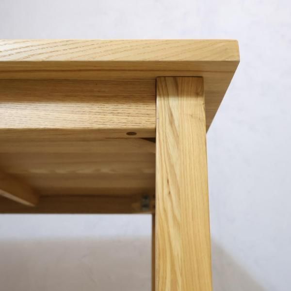 無印良品の稀少なタモ材を使用したダイニングテーブルです♪80×80cmの