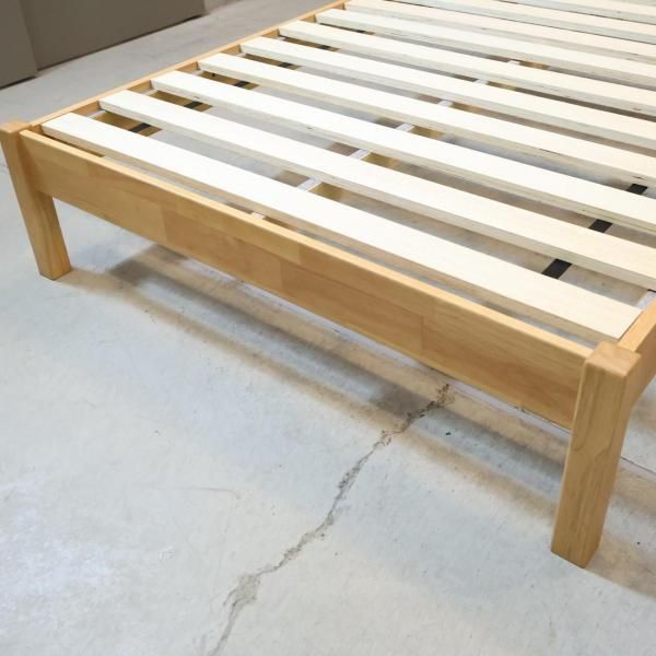 人気の無印良品(MUJI)のラバーウッド材 セミダブルベッドフレームです