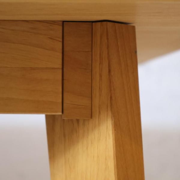 MOMO natural(モモナチュラル)の人気シリーズVIBOのダイニングテーブル