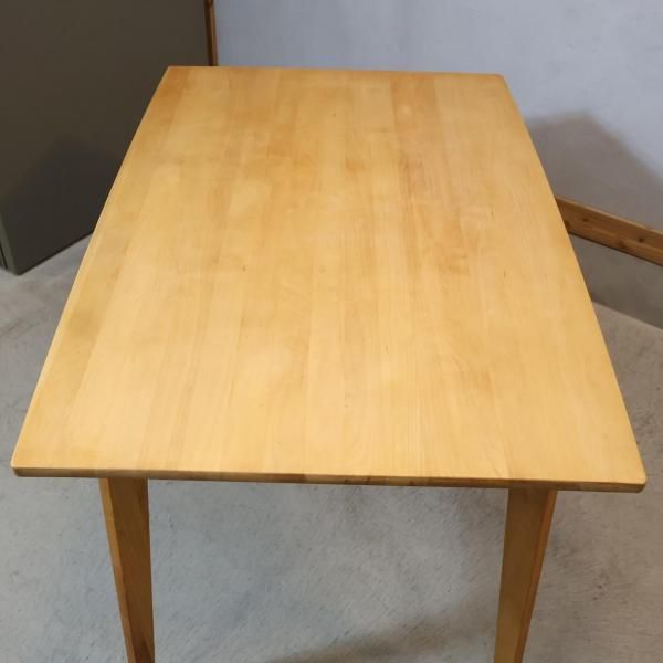 MOMO natural(モモナチュラル)の人気シリーズVIBOのダイニングテーブル