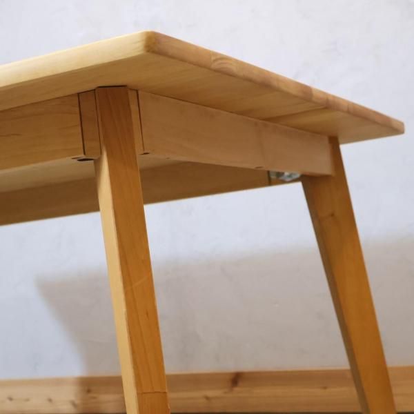 MOMO natural(モモナチュラル)の人気シリーズVIBOのダイニングテーブル