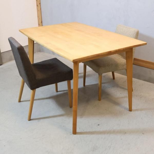 MOMO natural(モモナチュラル)の人気シリーズVIBOのダイニングテーブル