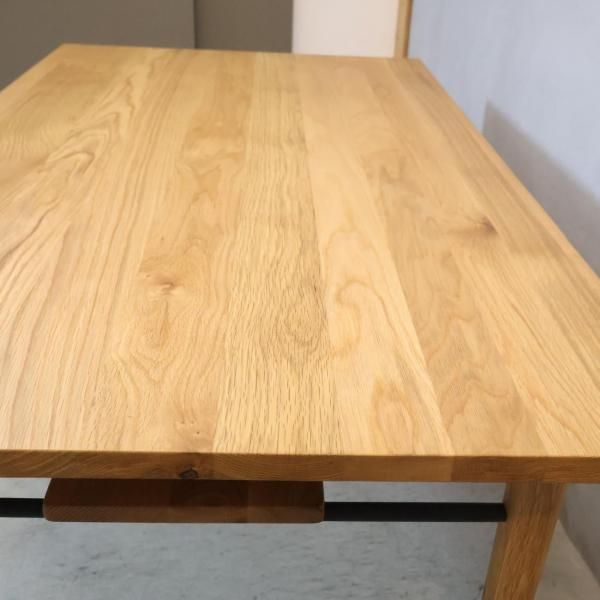 unico(ウニコ)のNEAL(ニール)シリーズのダイニングテーブルです