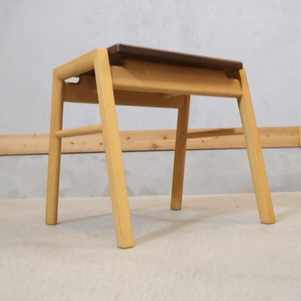 HAYAMA GARDEN(葉山ガーデン)のスタッキングスツールです。無垢材で作