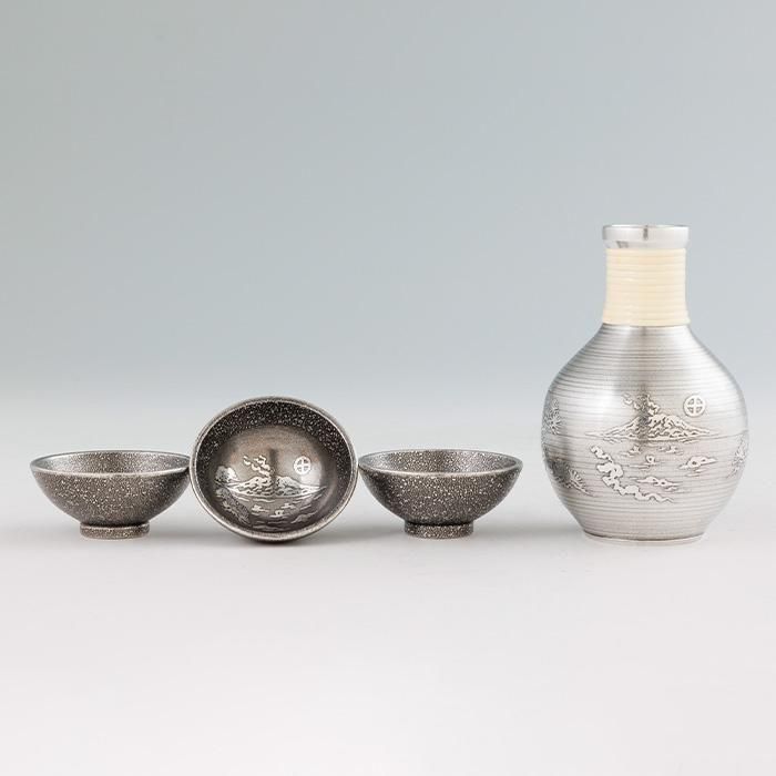 錫 酒器セット 松竹梅 盃3ヶ 黒吹雪漆加工 380ml [No.60]｜薩摩錫器工芸館