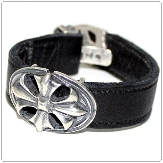 Gaboratory／LEATHER WRIST BAND CROSS OVAL