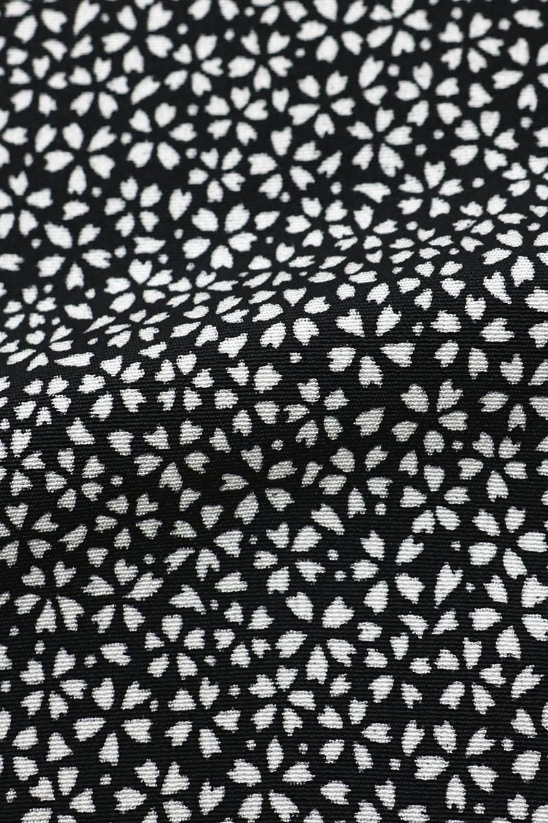 銀座【D-3699】小紋 黒色 桜文（反端付） :身丈156/裄65.5/広め - 銀座