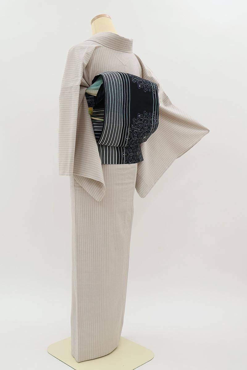 銀座【A-4071】単衣 縮士乎路紬 淡い桜鼠色 竪縞（紙札付）:身丈159/裄