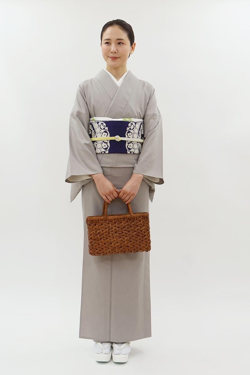 銀座【A-4062】単衣 紬 桜鼠色 無地 :身丈160/裄66 - 銀座きもの青木