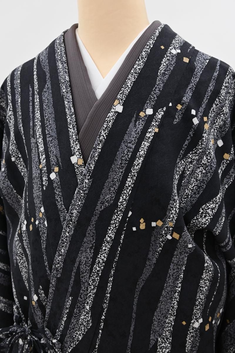 銀座【E-2341】道中着 黒色 よろけ縞に切り箔散らし文 :身丈110.5/裄