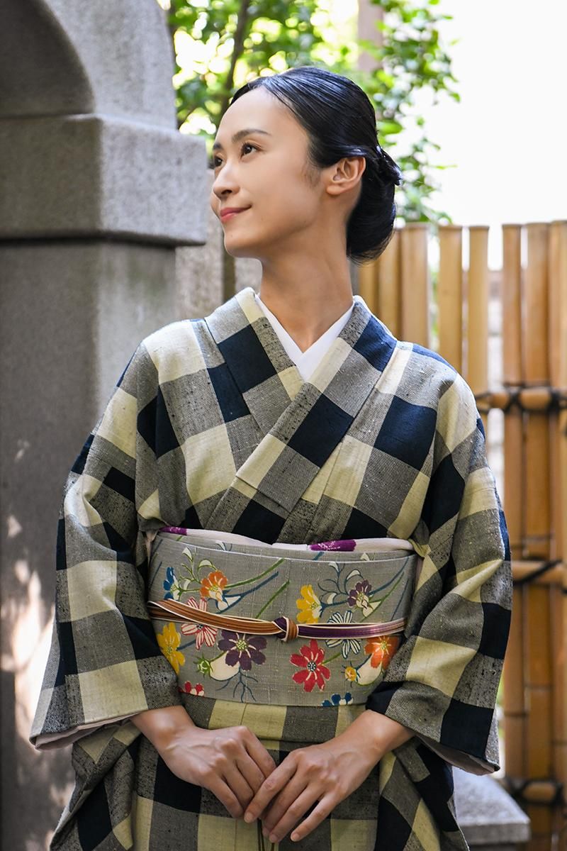 銀座【帯5780】北崎正枝作 紬地 型絵染 名古屋帯「秋桜」（紙の帯封