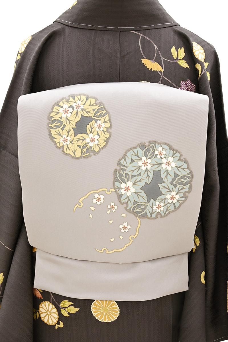 銀座【H-0789】塩瀬地 染名古屋帯 灰色 雪輪に桜の図 - 銀座きもの青木