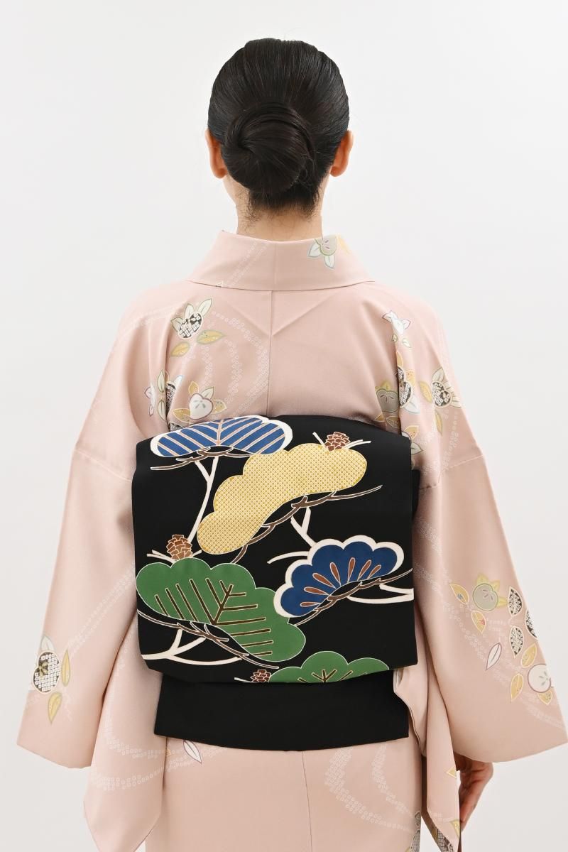 銀座【H-0916】塩瀬地 染名古屋帯 黒色 松の図 - 銀座きもの青木｜長く