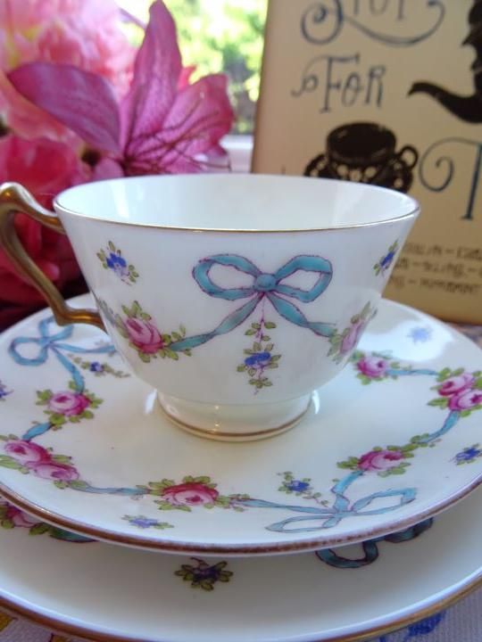 クラウンスタッフォードシャー *ヴィンテージ* ブルーリボン トリオ