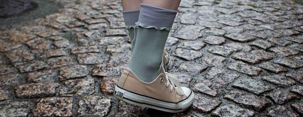 サリゲナク靴下(ヒムカシ靴下) - ディベルティーレ（Divertire