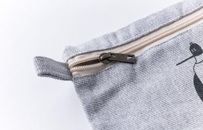 オリジナルポーチ（グレー） - 輪島 谷川醸造｜醤油・味噌・ギフト通販