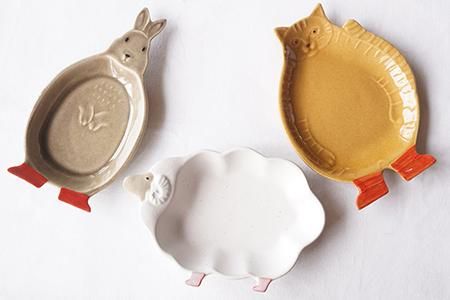 サ9 長靴をはいたネコのお皿 - 益子焼の小さな窯元「よしざわ窯