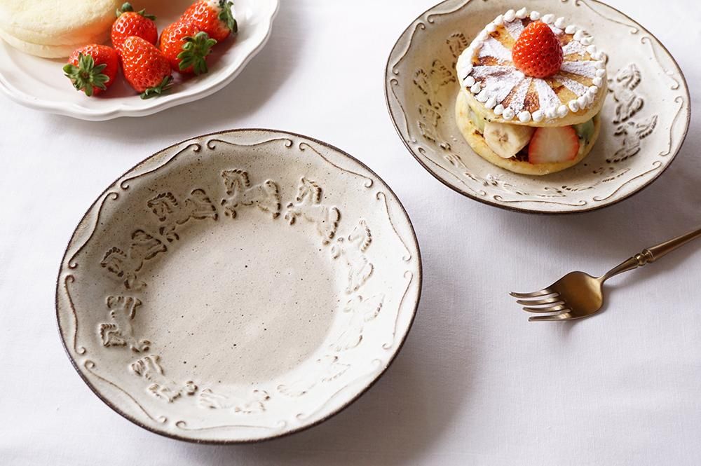 ホ32 oldwhite メリーゴーラウンドのお皿 - 益子焼の小さな窯元