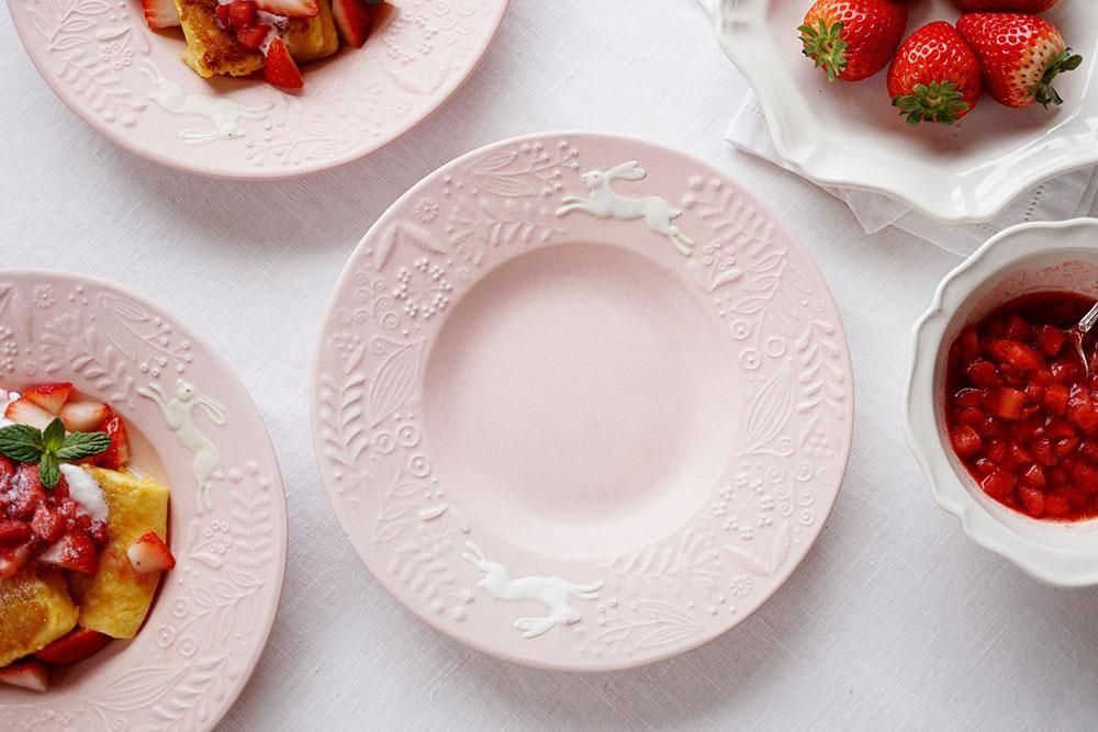 エ20 お花畑とウサギのプレート - 益子焼の小さな窯元「よしざわ窯