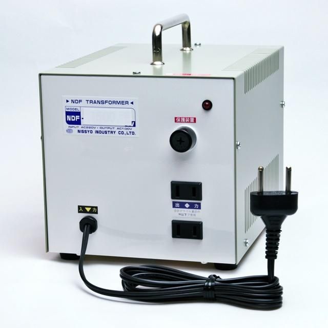 海外用 変圧器 日章工業 ダウントランス 定格容量1500W 変換電圧220V