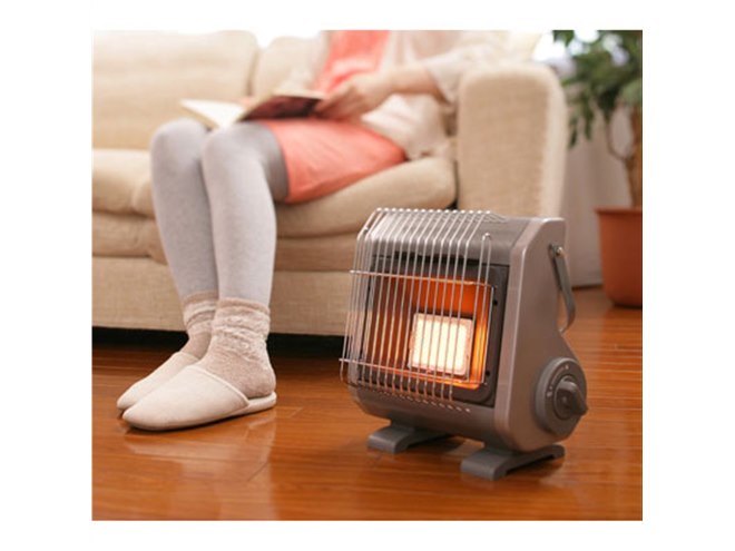 イワタニ、カセットガスを燃料にした屋内向けストーブ - 価格.com