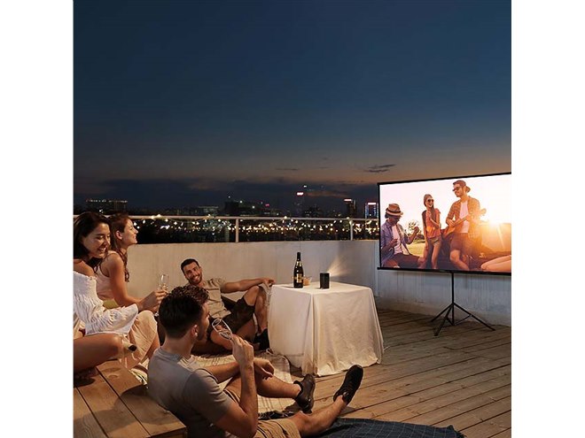 Anker、タッチパネルを採用したモバイルプロジェクター「Nebula Apollo